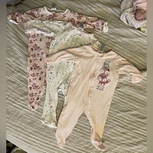 Gerber Baby Girls 3-pack Sleep & Play- like new!